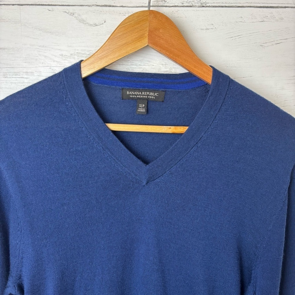 Banana Republic 100% Merino Wool V Neck Sweater Medium Blue Small - Long Sleeves - Picture 2 of 8